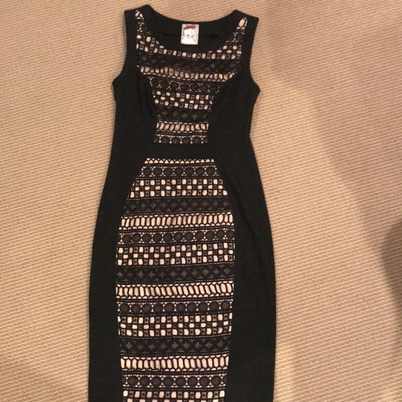 Yoana Baraschi Dresses & Skirts - 🔴 NWOT CUT OUT SLIMMING DRESS